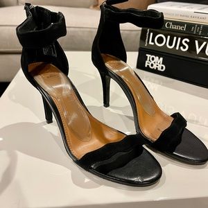 14th & Union Black Heels